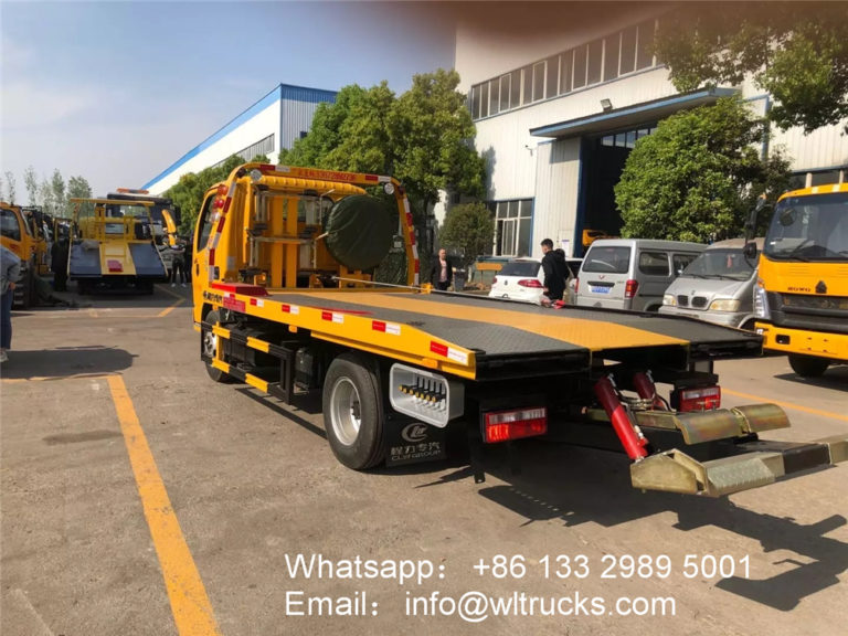 Dongfeng 3 ton Flat tow trucks fuel truck,sewage suction truck