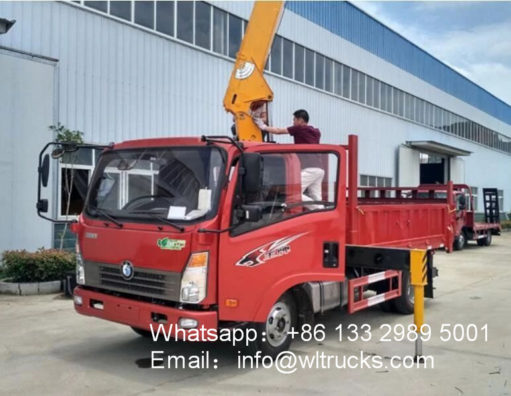 Sinotruk small crane truck