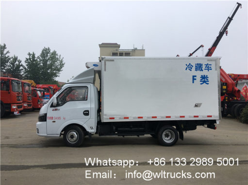 Dongfeng 1.5 ton refrigerator freezer truck