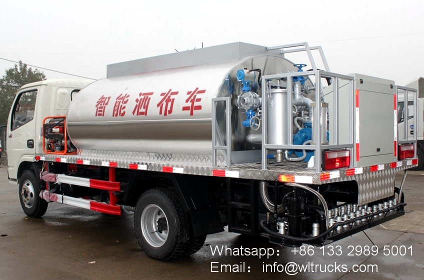 4 tons Smart asphalt spreader truck.