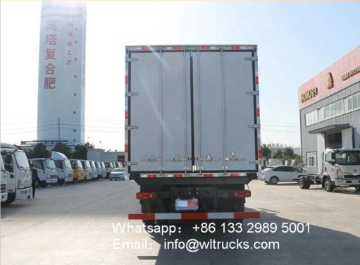 6x2 Dongfeng refrigerator trucks