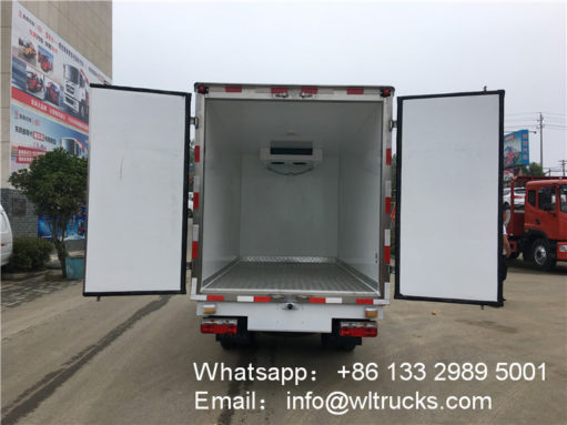 Dongfeng 1.5 ton refrigerator truck