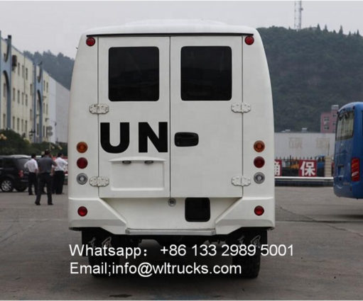 Dongfeng 4x4 diesel medical ambulance
