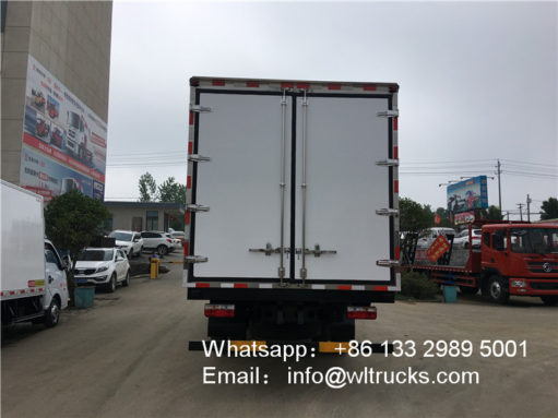 Dongfeng 8 ton refrigerated truck