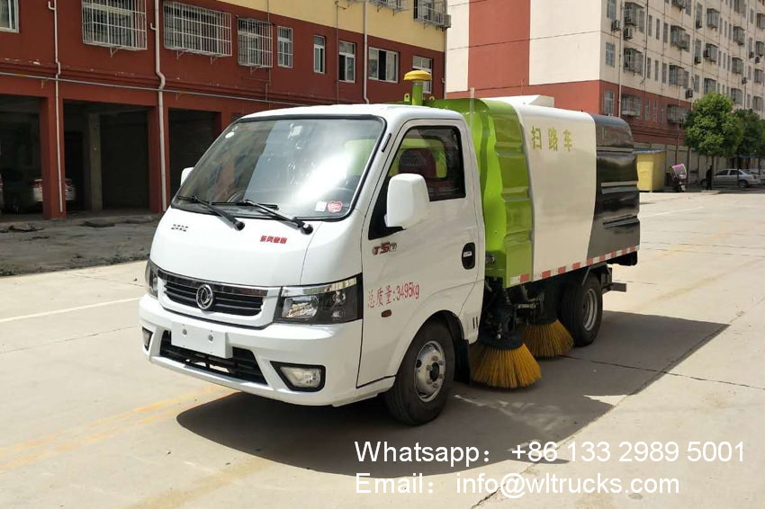 Dongfeng Tuyi small road sweeper 45 degrees left