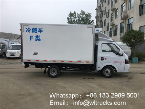 Dongfeng refrigerator freezer truck