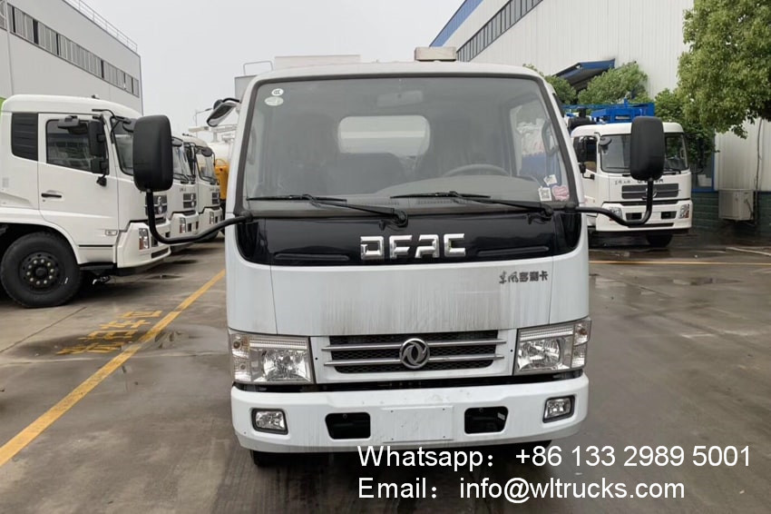 Front view of Dongfeng Duolika small road sweeper