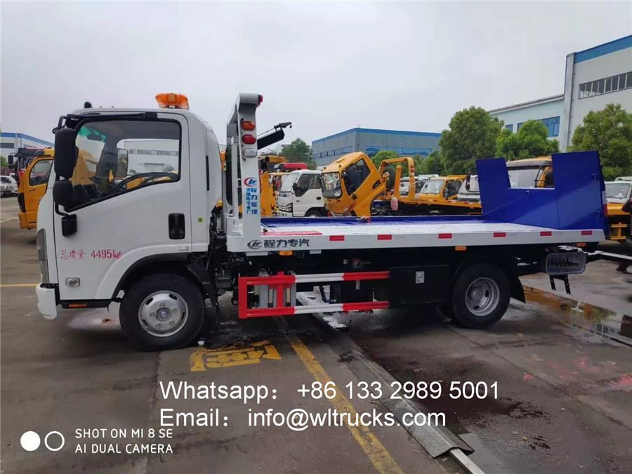 ISUZU 4 ton Wrecker truck picture