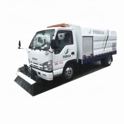 ISUZU ELF 5000 liter mobile street washing truck