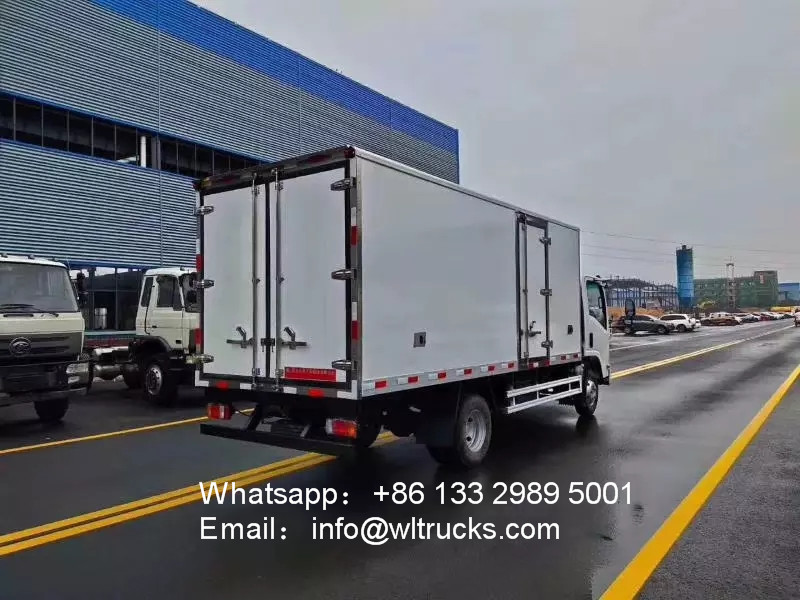 ISUZU Freezer truck picture