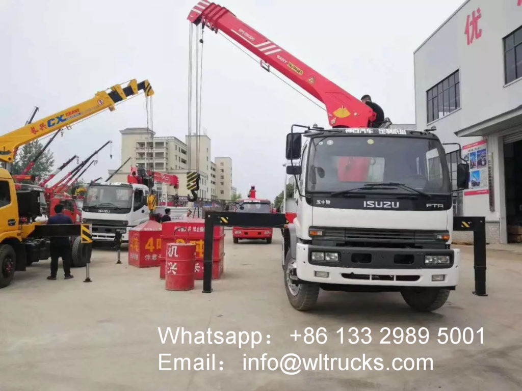 ISUZU truck mounted crane