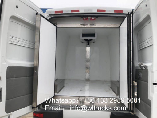 IVECO minibus 2 ton refrigerator trucks