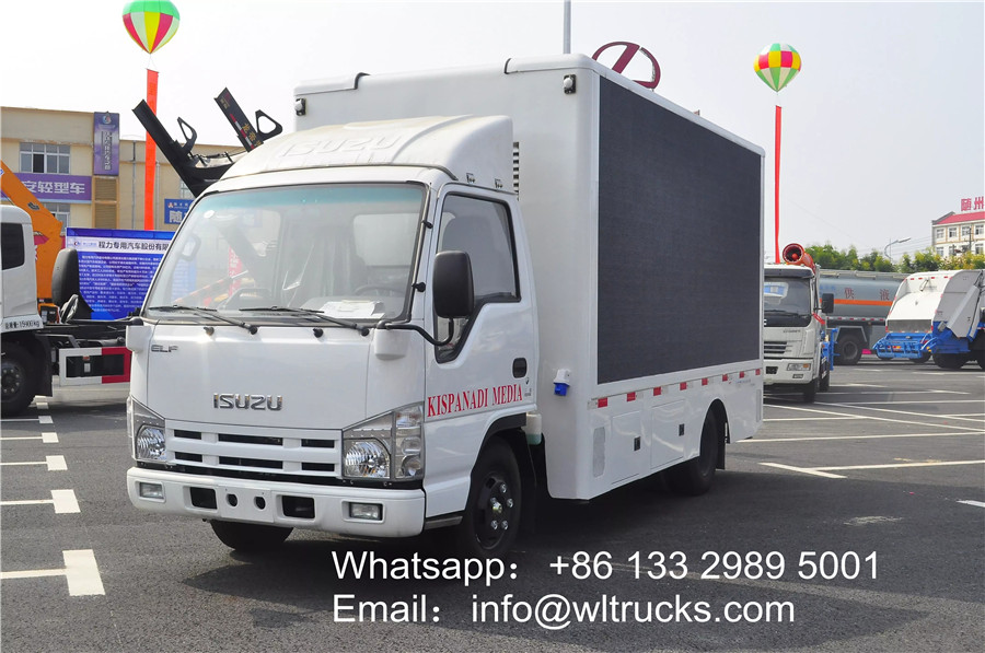 Japan ISUZU 4.2m mobile Led screen truck