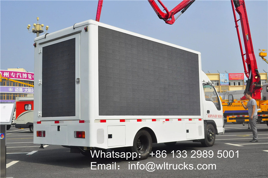 Japan ISUZU mobile Led screen truck