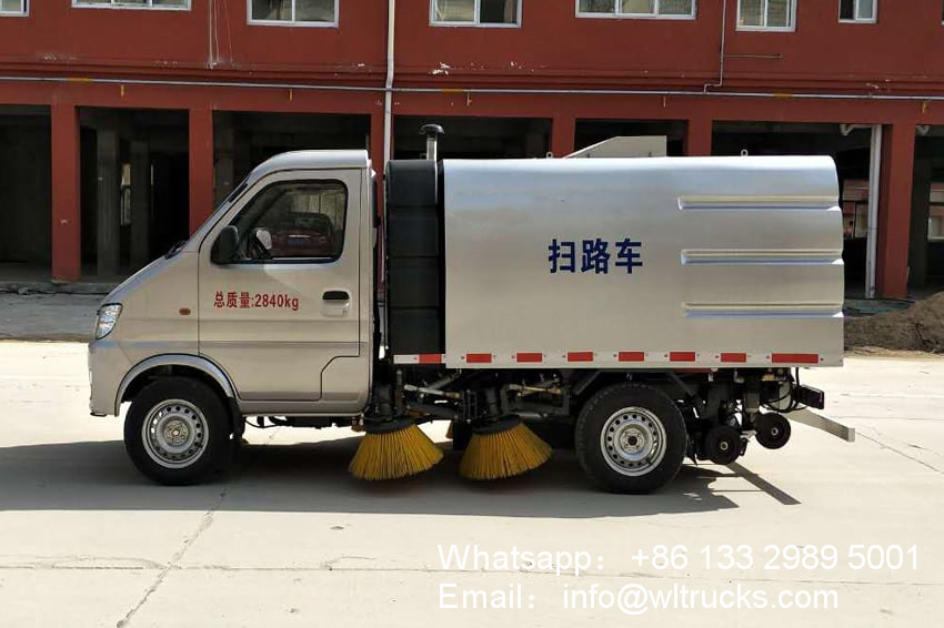 Left side of Chongqing Changan small road sweeper truck