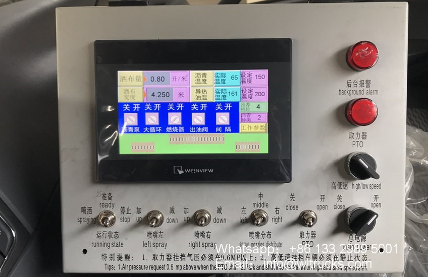 Operation platform of intelligent asphalt sprayer cab