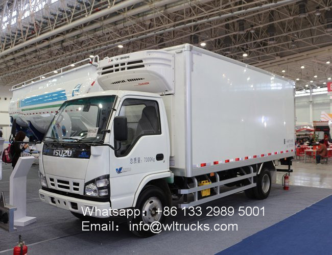 Picture of diagonal front of ISUZU 600P refrigerator truck