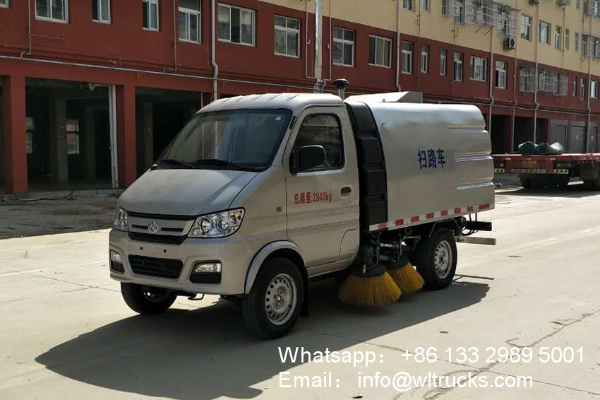 left side of Chongqing Changan small road sweeper is 45 degrees
