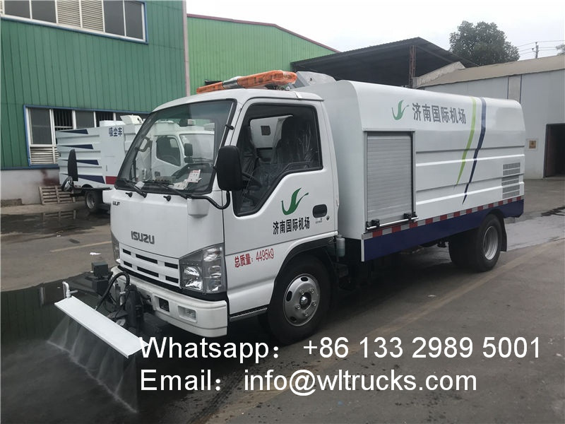 ISUZU ELF 5000 liter mobile street washing truck