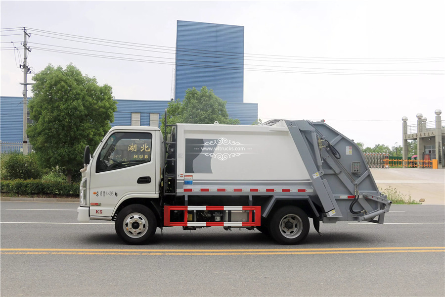 3000l Rear loading garbage truck