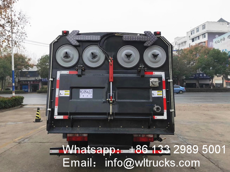 China vacuum cleaner truck