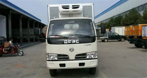 Dongfeng Chicken transport truck