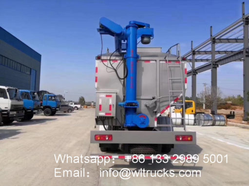 Dongfeng bulk feed transport truck