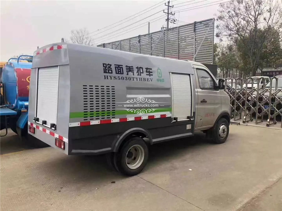 Electric Sidewalk Cleaning Truck