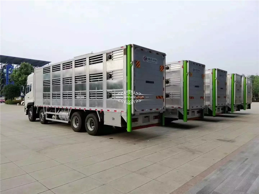 Fully enclosed aluminum piggy transport truck