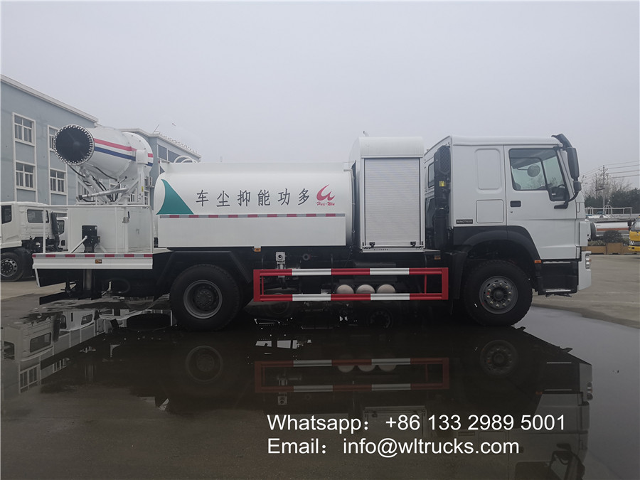 HOWO disinfection spray truck