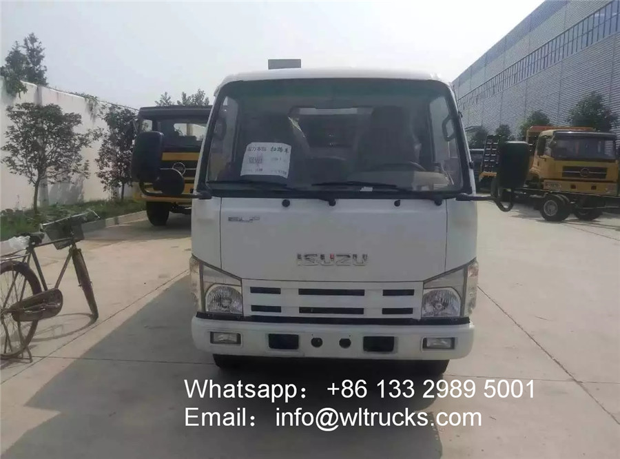 ISUZU 100P 3 ton street sweeper truck
