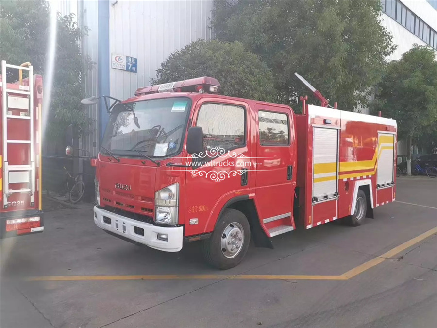 ISUZU 5000L water foam fire truck