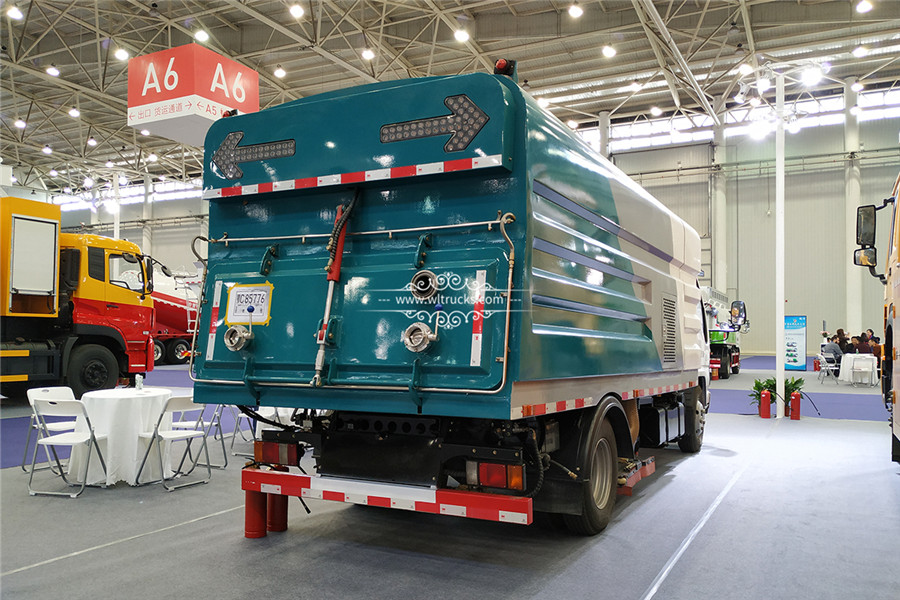 Japan vacuum cleaner truck