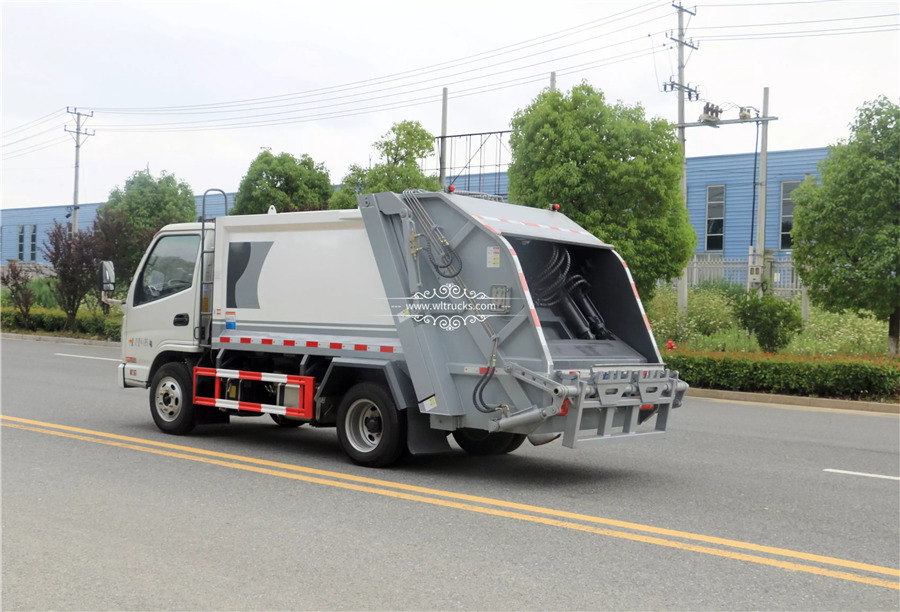 Rear loading garbage truck