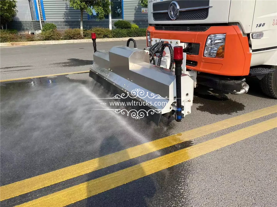 Road Washing Truck