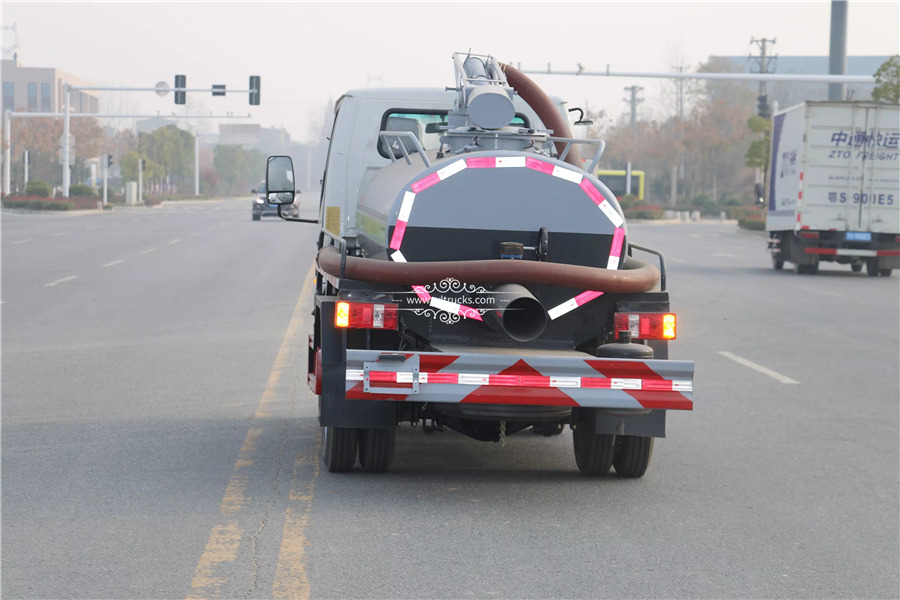 Septic tank truck