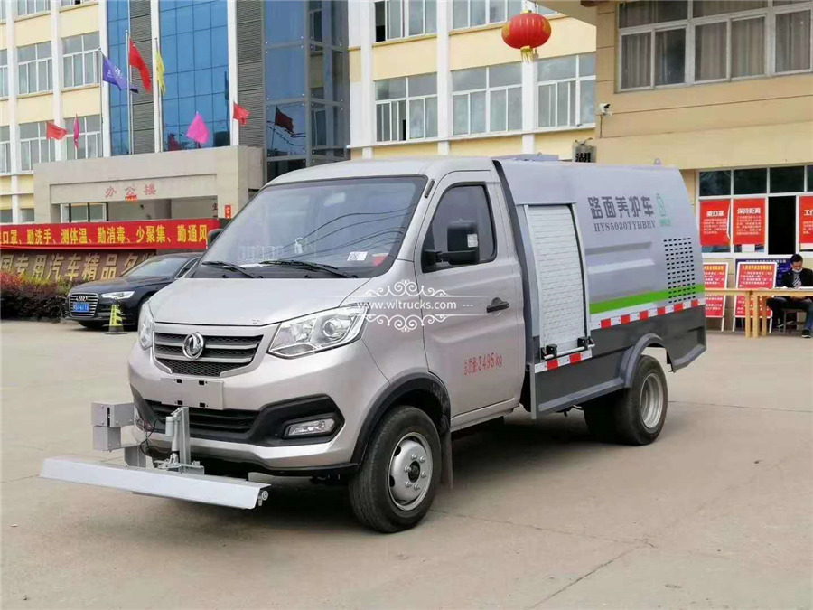 Sidewalk Cleaning Truck