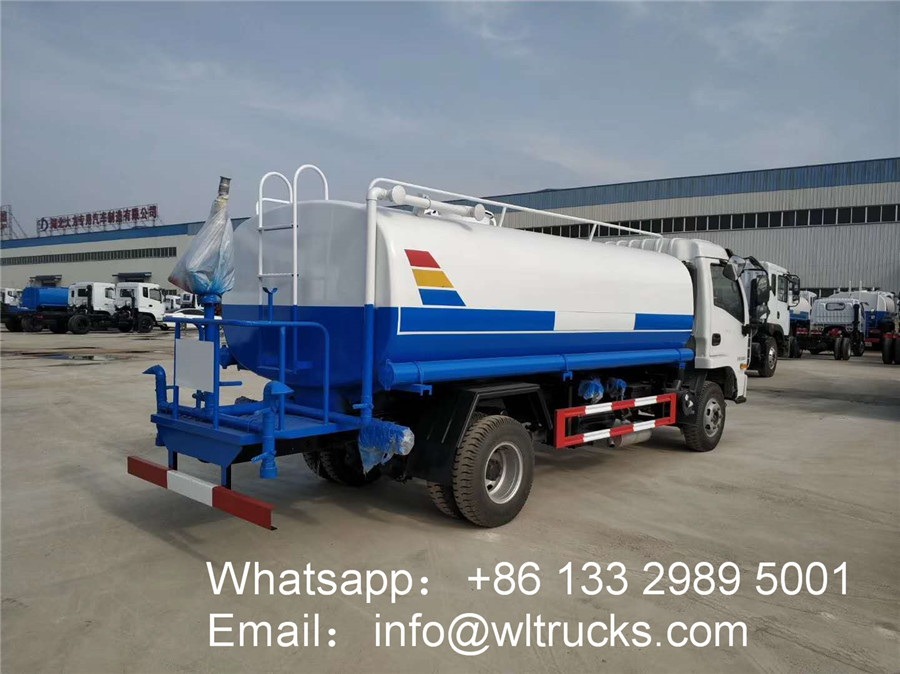 Yuejin 2000 gallon water tank truck