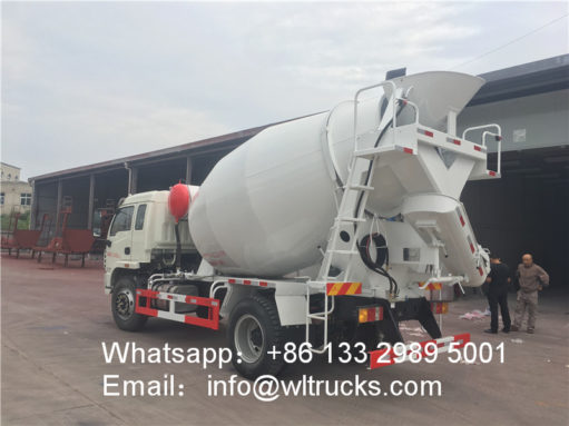 Yuejin concrete mixer truck