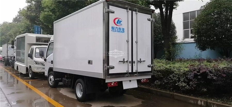 Yuejin mini 2 ton freezer delivery truck