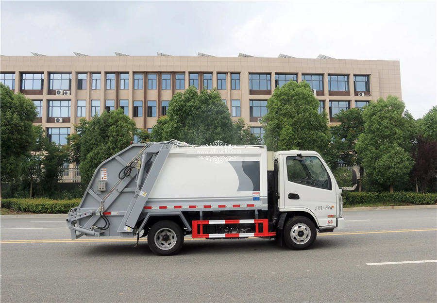 mini Rear loading garbage compactor truck