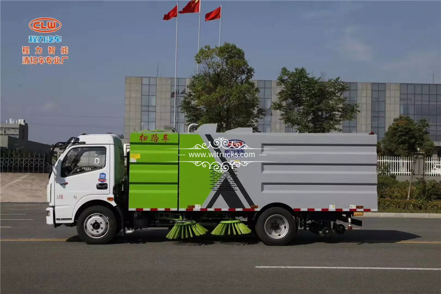 washing and sweeping truck
