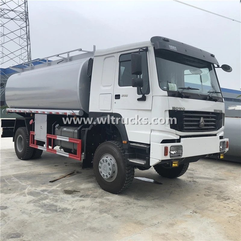 4X4 Sinotruk HOWO 15cbm Gasoline and Diesel Oil Tank Fuel Dispenser Truck