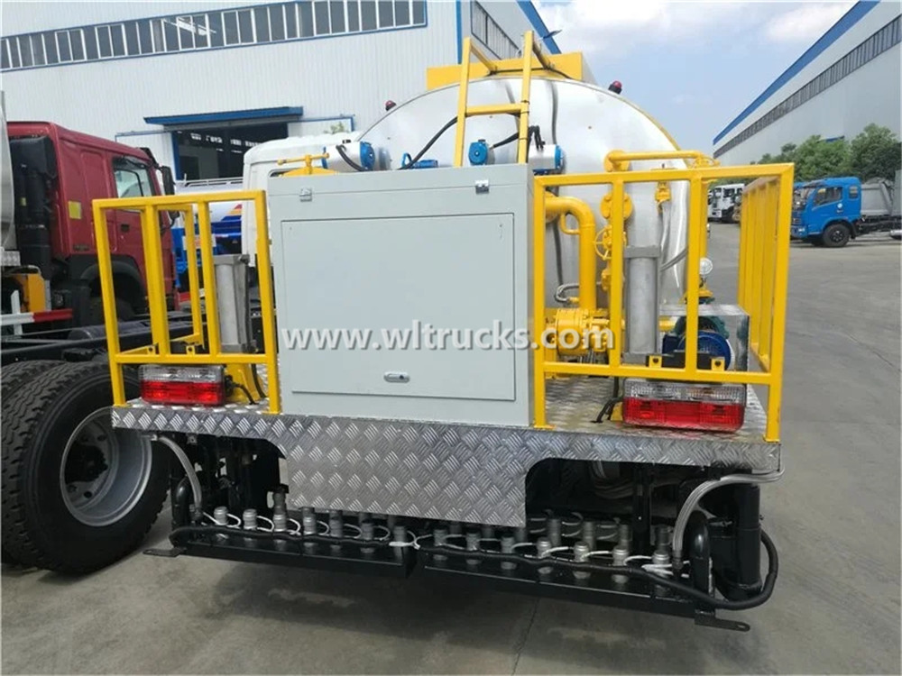 6000 liters Asphalt Distribution Truck