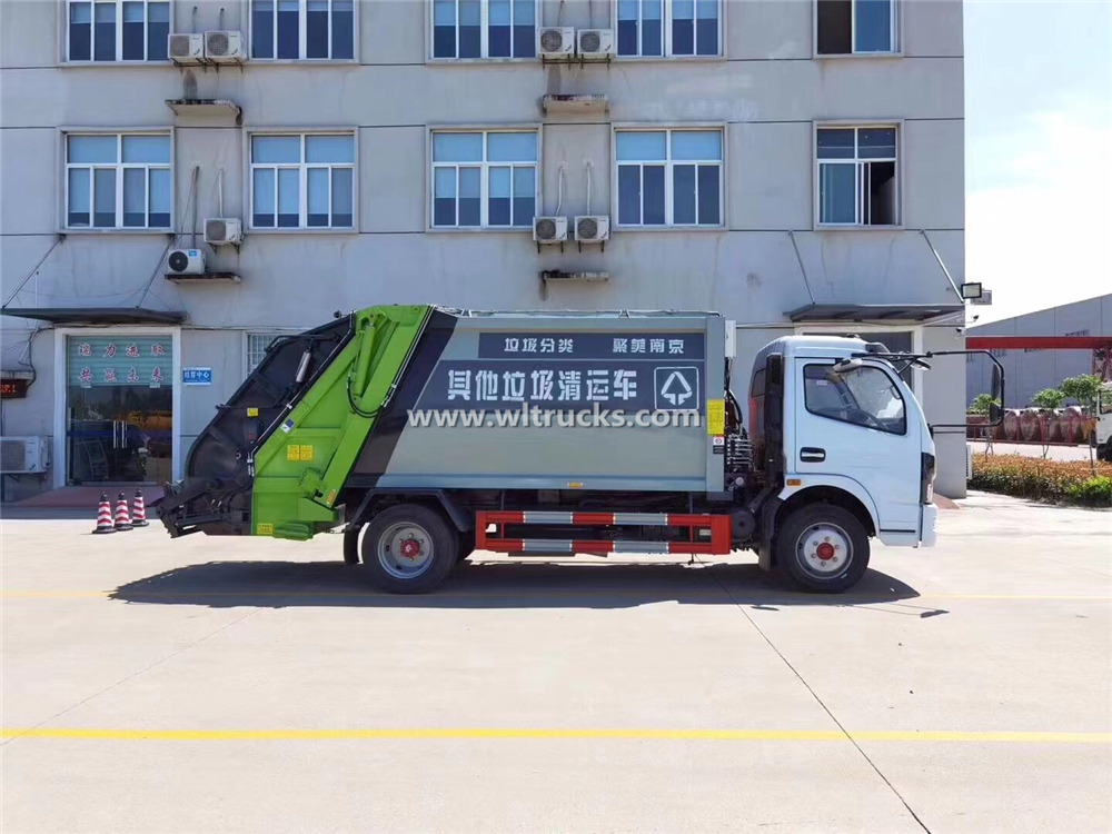 8 tons rear sealed garbage compactor truck