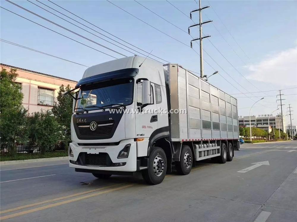 8x4 Dongfeng Tianlong Livestock transport vehicle
