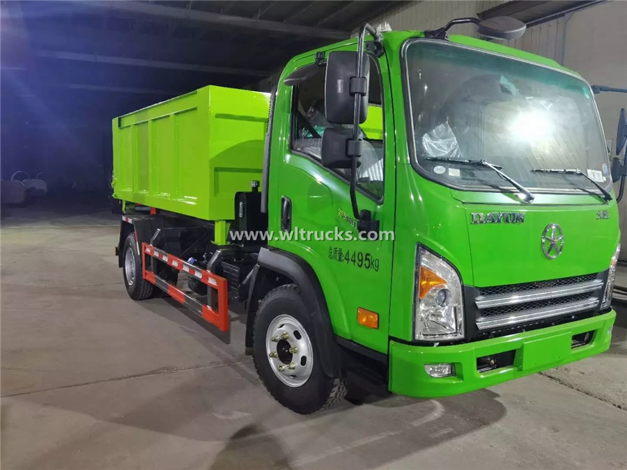 Dayun construction waste transfer truck