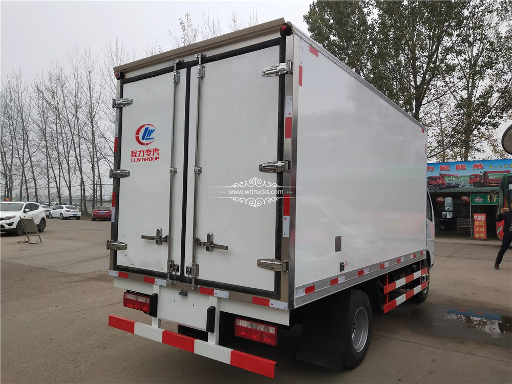 Dongfeng 3 ton refrigerated truck