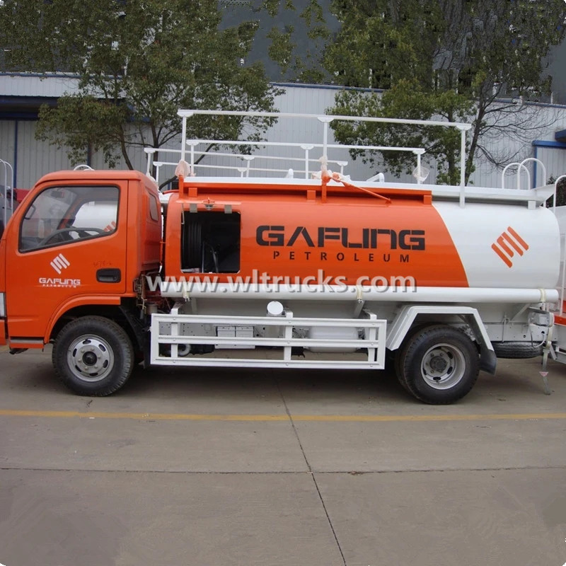 Dongfeng 5000L Oil Tank Truck with Fuel Dispenser