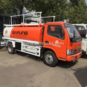 Dongfeng 5cbm Oil Tank Truck with Fuel Dispenser